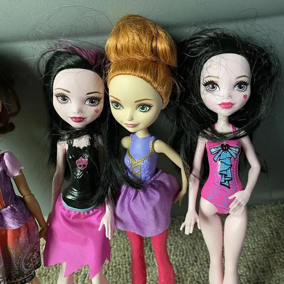 Y2K Monster High & Ever After High Dolls 5 PCs Lot Girl Toy Collection Fun Goth - Picture 2 of 5